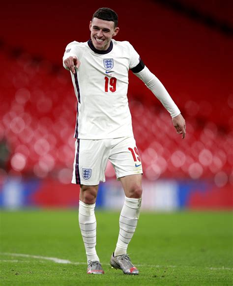 Phil Foden takes centre stage as England end 2020 by beating Iceland ...