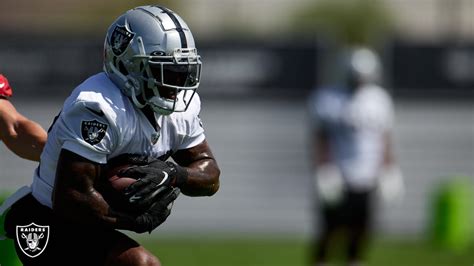 Position Breakdown: Previewing the Raiders running backs for 2023 in photos