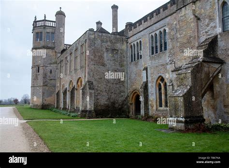 Lacock Abbey, Wiltshire, UK Stock Photo - Alamy