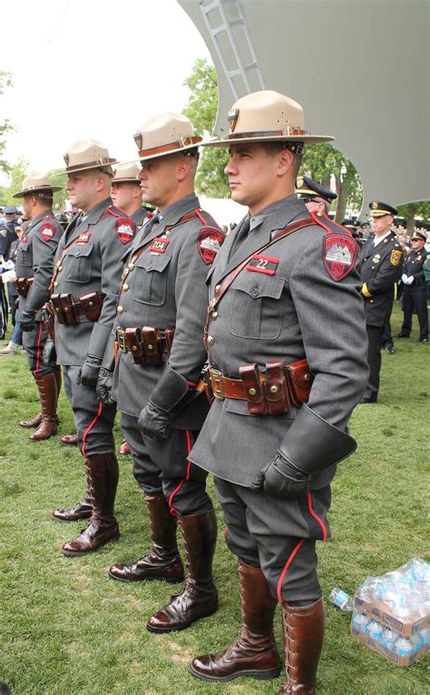 Rhode Island State Police dress uniforms look great : r/ProtectAndServe