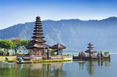 Pura Ulun Danu Bratan Temple Bali - Ulun Danu Bratan Temple Pura Ulun ...