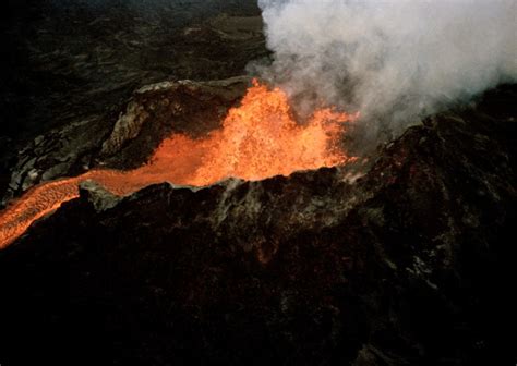 Hawaii’s Big Island warned to be ready as huge volcano rumbles