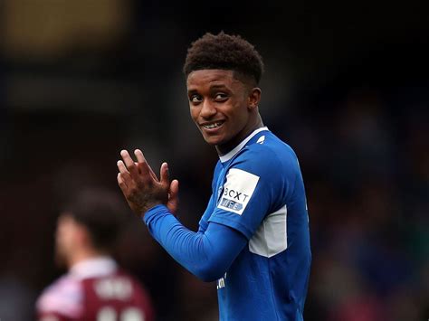 Demarai Gray: Confidence in Everton camp superior to last season ...