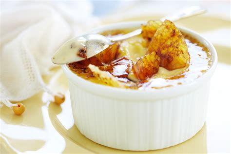 Classic Vanilla Creme Brulee : Easy Classic Crème Brûlée / Crème brûlée ...