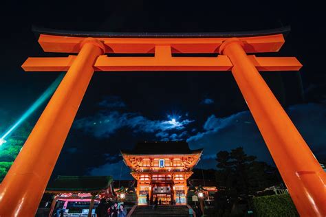 How (and Why) to See Kyoto's Fushimi Inari Shrine at Night