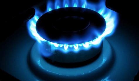 How to clean gas stove burners with baking soda and vinegar - MachineLounge