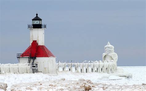 St Joseph Michigan Lighthouse Ice Beauty Photograph by Jack Martin | Pixels