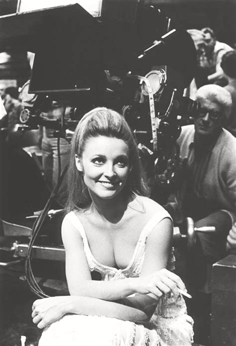 Sharon Tate on the set of Valley of the Dolls (1967) | Sharon tate ...