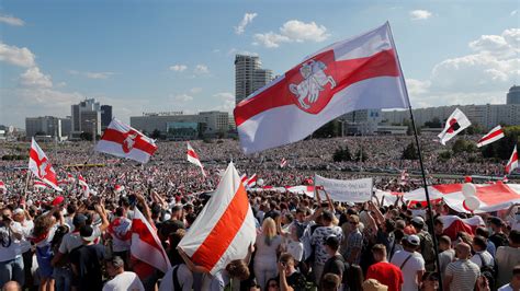 Belarus Protests Eclipse Rally in Defense of Defiant Leader - The New ...