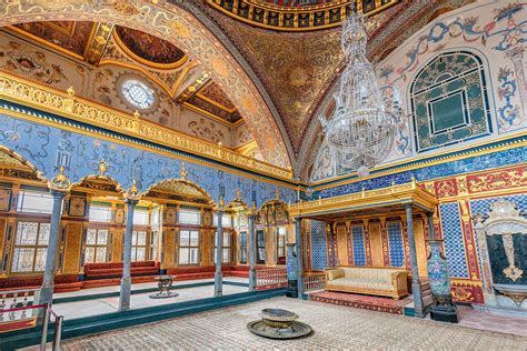 Topkapi Palace in Istanbul - Explore the Old Headquarters of the ...