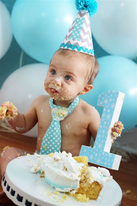 Cake smash photo shoot with balloon wall #firstbirthday | Boys 1st ...