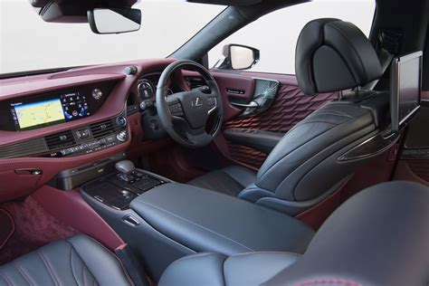 Lexus LS 500h interior & comfort | DrivingElectric