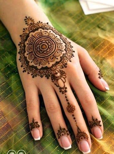 15 Stunning Flower Mehndi Designs for Eid | Bling Sparkle