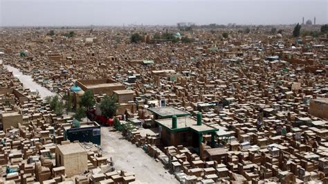 Najaf, Iraq: The world's biggest cemetery - BBC News