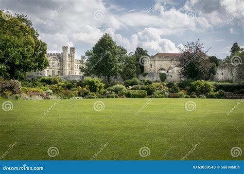 Leeds Castle Gardens editorial image. Image of green - 63859540