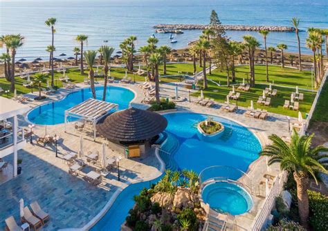 Golden Bay Beach Hotel - 5 star Luxury Hotel in Larnaca, Cyprus