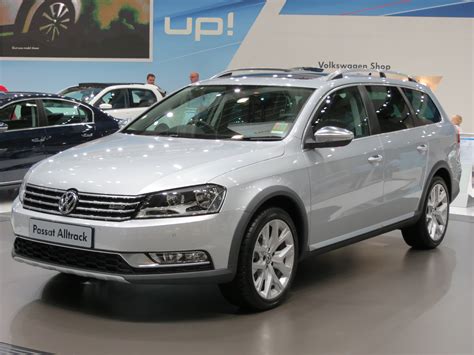 File:2012 Volkswagen Passat (3C MY13) Alltrack station wagon (2012-10 ...