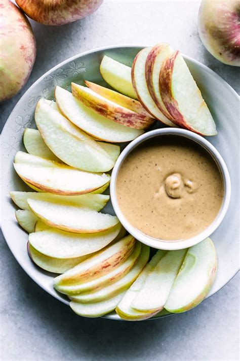 Apple Slices with Peanut Butter ⋆ Easy 2-Ingredient Healthy Snack!