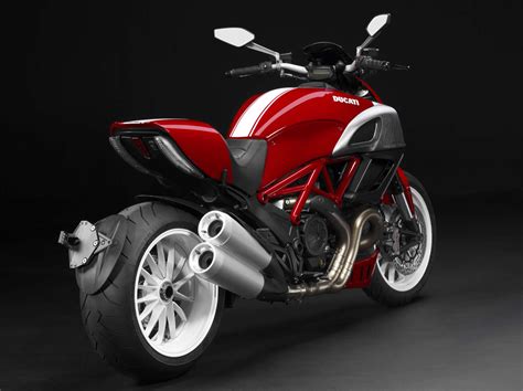 Gebrauchte Ducati Diavel 1200 Motorräder kaufen