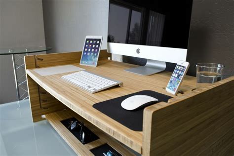 Lift desk transforms when it's time to take a stand