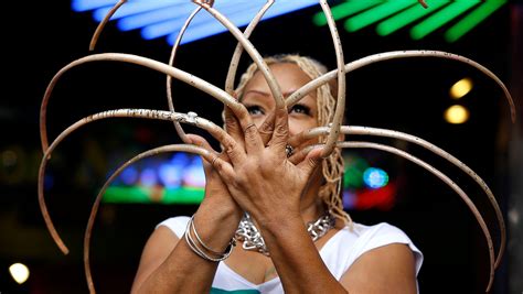 Ayanna Williams breaks Guinness World Record with longest nails