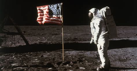 astronaut-aldrin-and-american-flag-on-the-moon-2 - Space Race Pictures ...