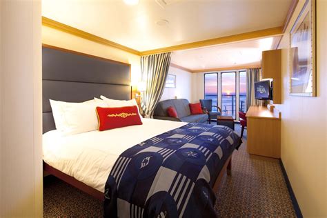 Deluxe Family Oceanview Stateroom with Verandah on the Disney Dream ...