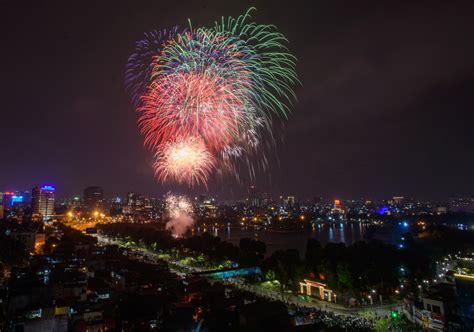 Hà Nội có thể bắn pháo hoa tại 31 điểm dịp Giao thừa Quý Mão 2023 - Báo ...