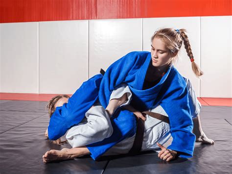 5 Effective Jiu Jitsu Moves Every Woman Should Know