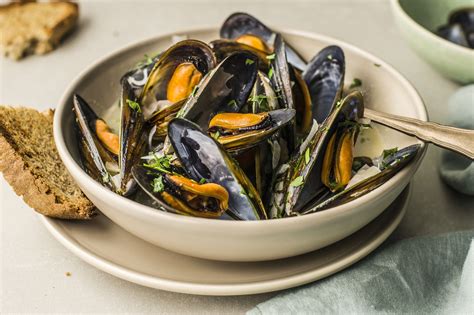 This classic recipe for steamed mussels with white wine is a quick ...