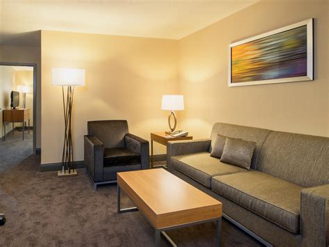 Holiday Inn Express & Suites Sherwood Park-Edmonton Area Guest Room ...