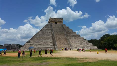 Chichen Itza Mayan pyramid ruins : Yucatan Mexico | Visions of Travel