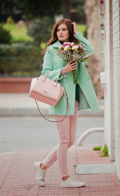 🤩 Colors That Go With Light Green Clothes [Outfit Ideas] 2024🤩