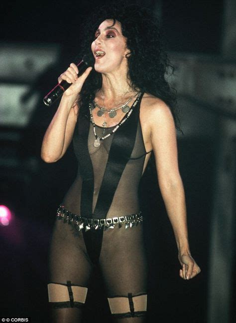 "If I Could Turn Back Time." | CHER SHOW WOMAN | Garotas e Cantores