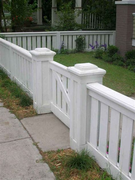 30 Inspiring Front Yard Fence Design Ideas - HMDCRTN