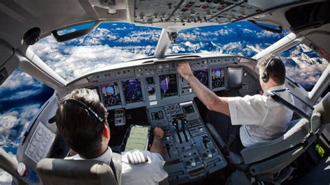 Pilots alarmed over Airbus plans for single-pilot aircraft – Euractiv