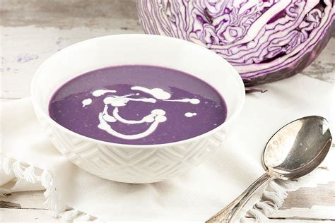 Red cabbage soup | Ohmydish