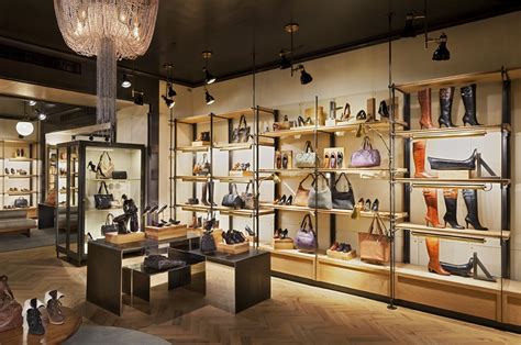 central pop | Boutique decor, Retail shelving, Retail fixtures