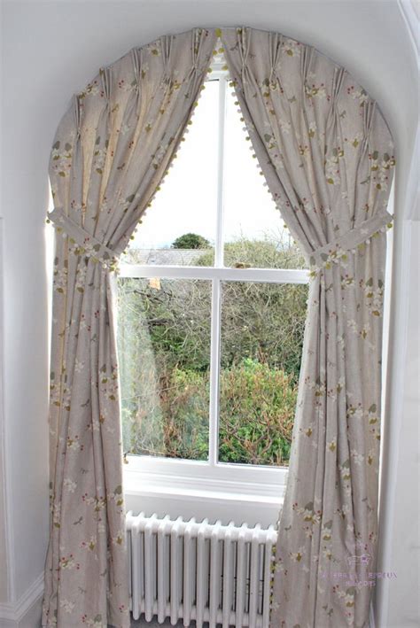 Curtains for arched windows in Fife - Catherine Lepreux Interiors