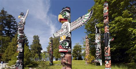 You can take a virtual walking tour of the totem poles in Stanley Park ...