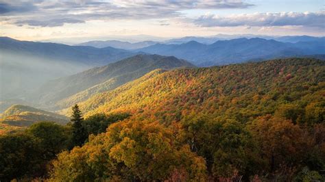 WONDERS OF NATURE: BLUE RIDGE MOUNTAINS, NORTH CAROLINA