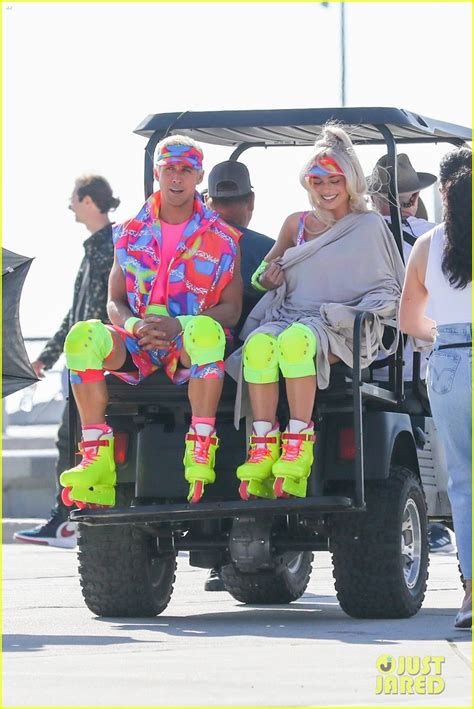 Photo: margot robbie ryan gosling neon outfits venice 02 | Photo ...