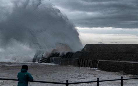 Storm Ciara: Forecasters warn of 'danger to life' as 80mph winds set to ...