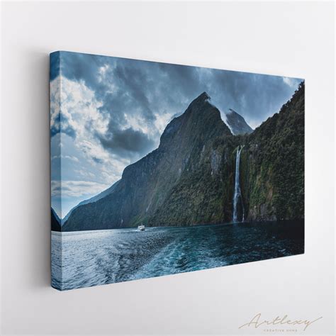 Milford Sound Waterfalls – ArtLexy