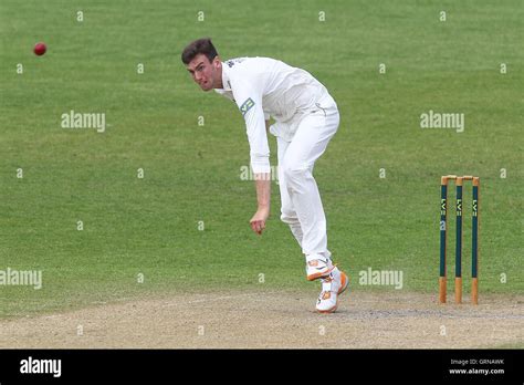 Reece Topley in bowling action for Essex - Worcestershire CCC vs Essex ...