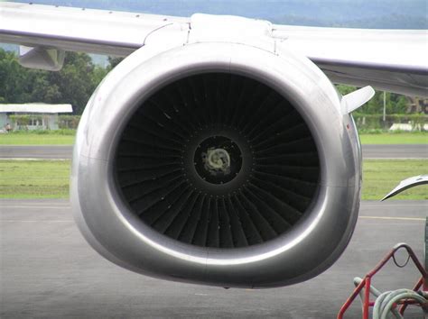 Why Are The Bottom Of Boeing 737 Engines Flat? - Simple Flying