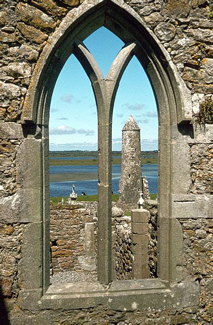 Clonmacnoise © Alan Murray-Rust cc-by-sa/2.0 :: Geograph Ireland