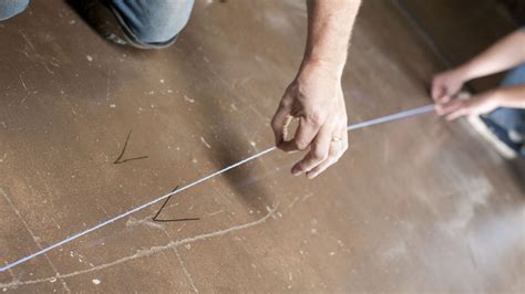 Using a Chalk Line | How to Use a Chalk Line to Mark a Straight Line ...