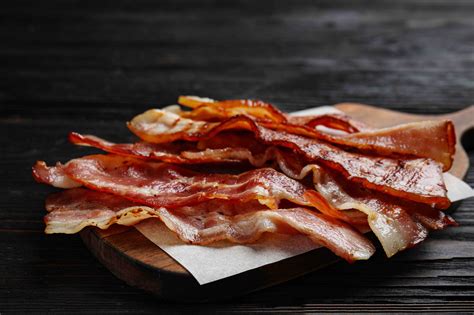 10 Bacon Nutrition Facts (Per Slice) - Facts.net