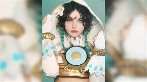 Soaring Archon Venti cosplay will take your breath away | ONE Esports